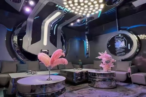 林都夜色觅新机 才情绽放暖意职场